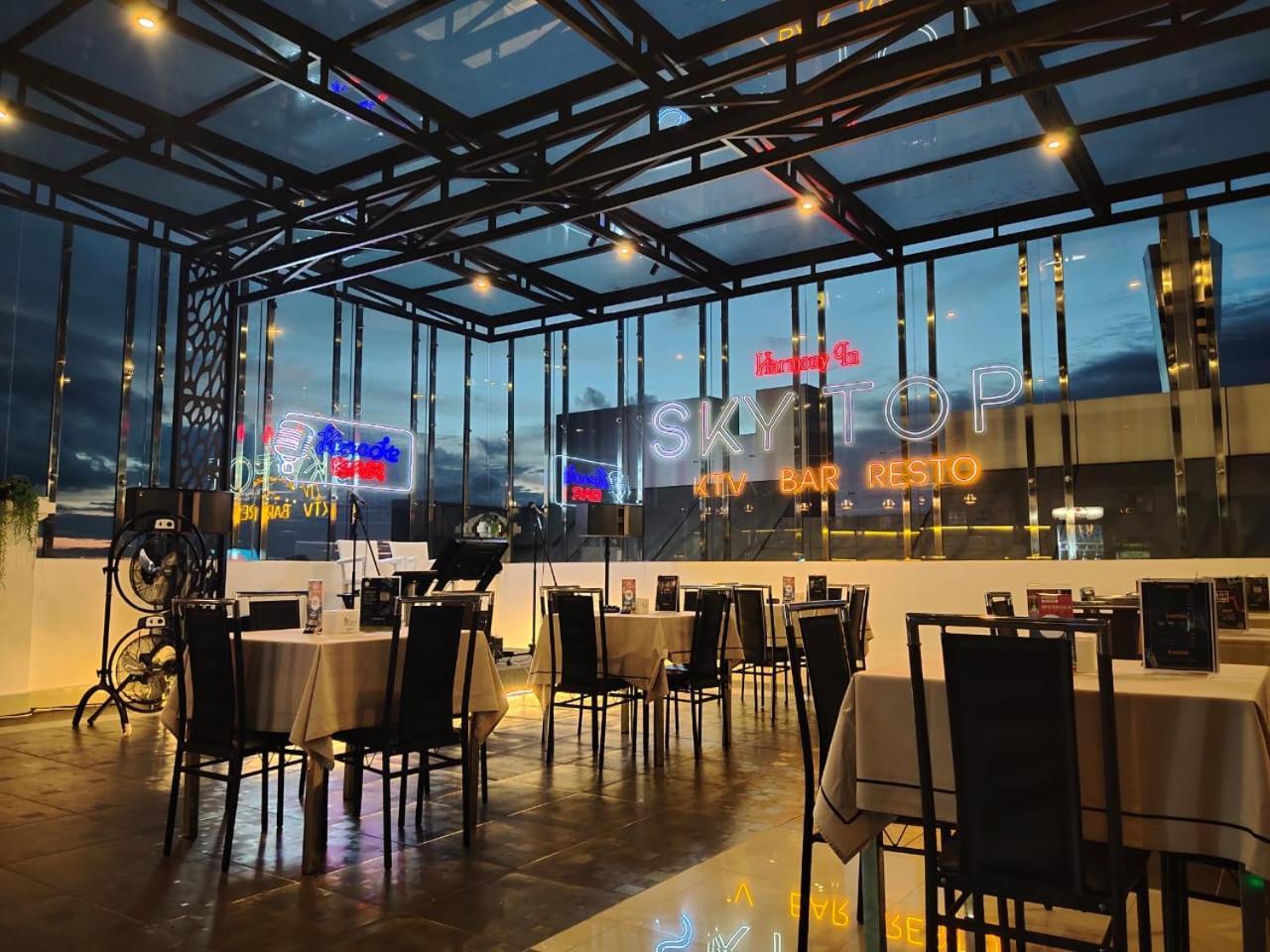 Hotel Harmony In & Karaoke 폰티아낙 외부 사진