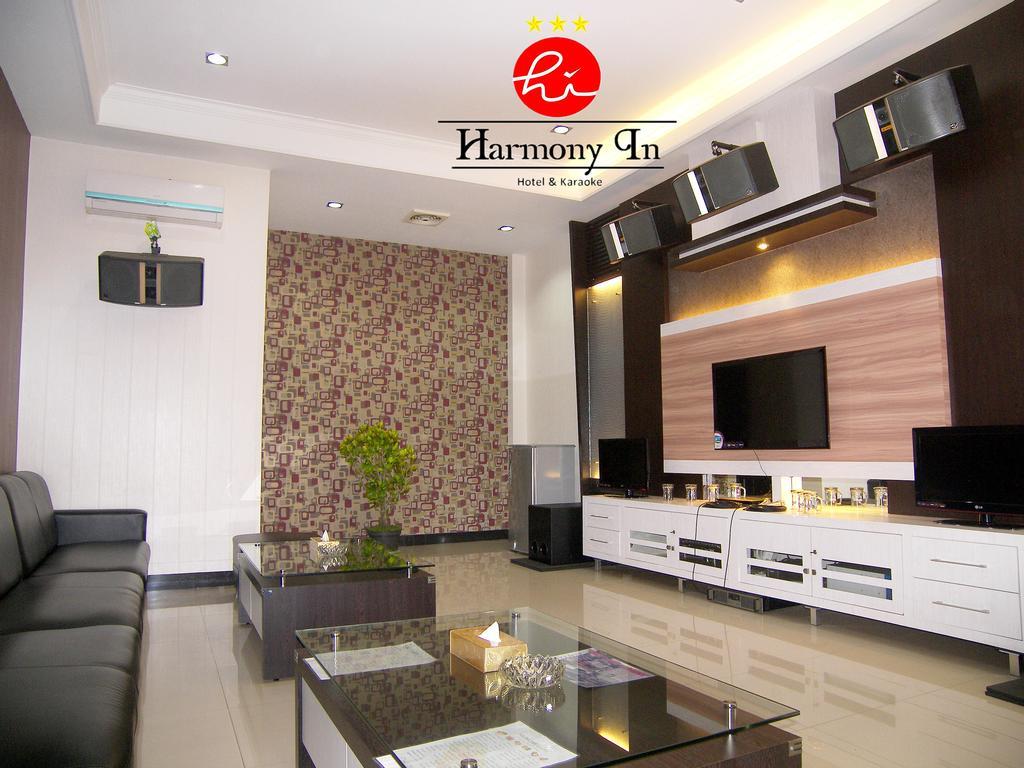 Hotel Harmony In & Karaoke 폰티아낙 외부 사진