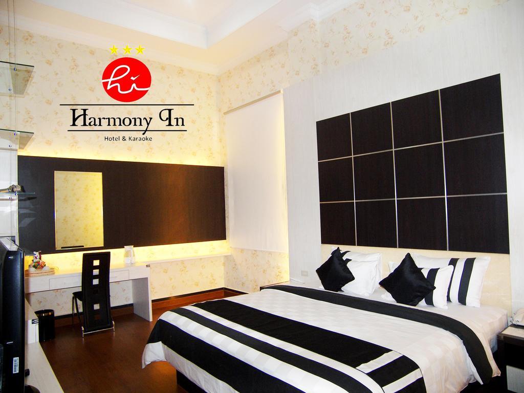 Hotel Harmony In & Karaoke 폰티아낙 외부 사진