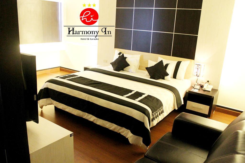 Hotel Harmony In & Karaoke 폰티아낙 외부 사진