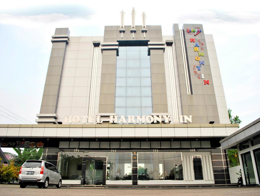 Hotel Harmony In & Karaoke 폰티아낙 외부 사진