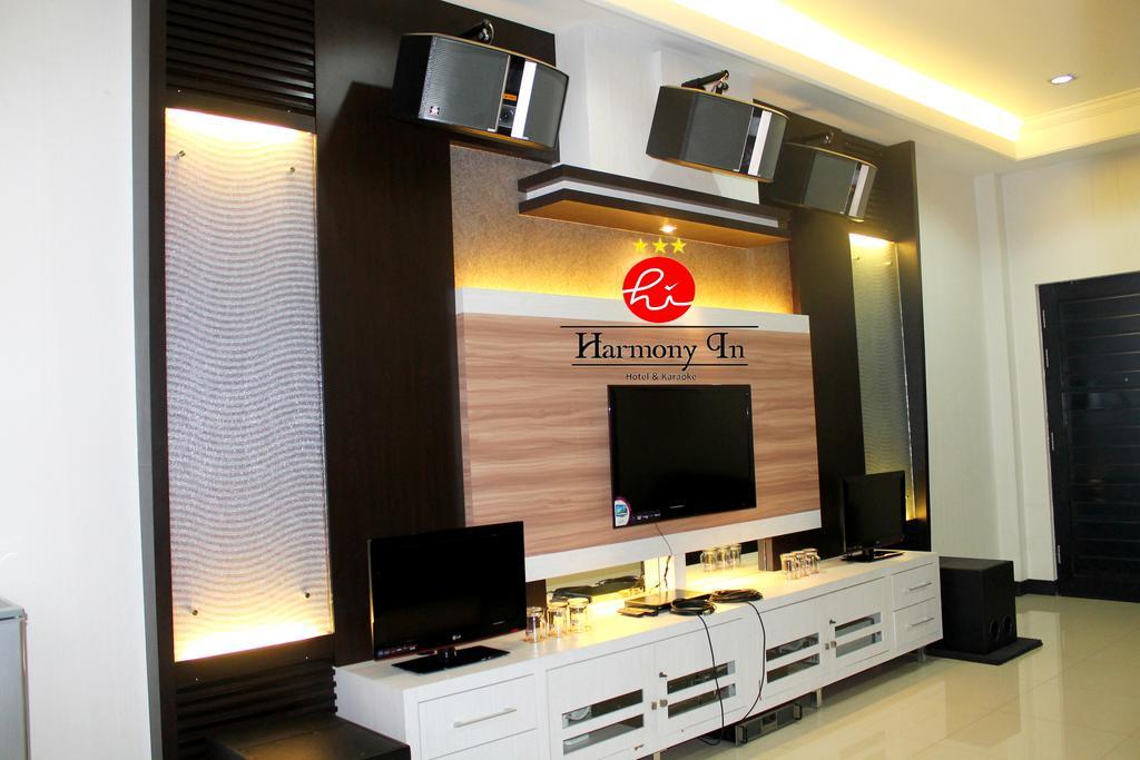 Hotel Harmony In & Karaoke 폰티아낙 외부 사진
